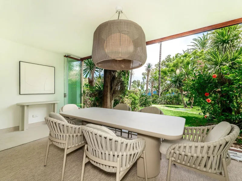 Frontline Beach luxury townhouse completely renovated  in the New Golden Mile