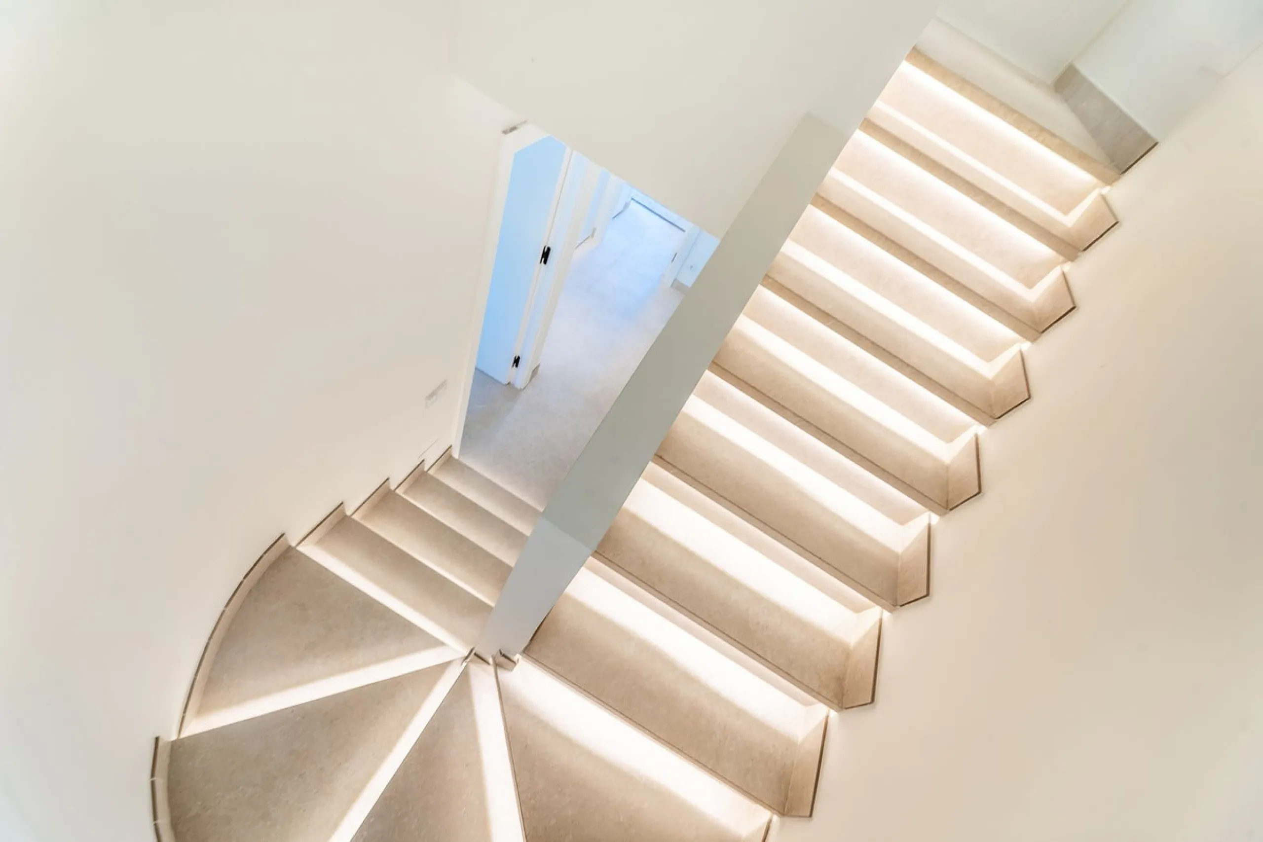 Frontline Beach luxury townhouse completely renovated  in the New Golden Mile