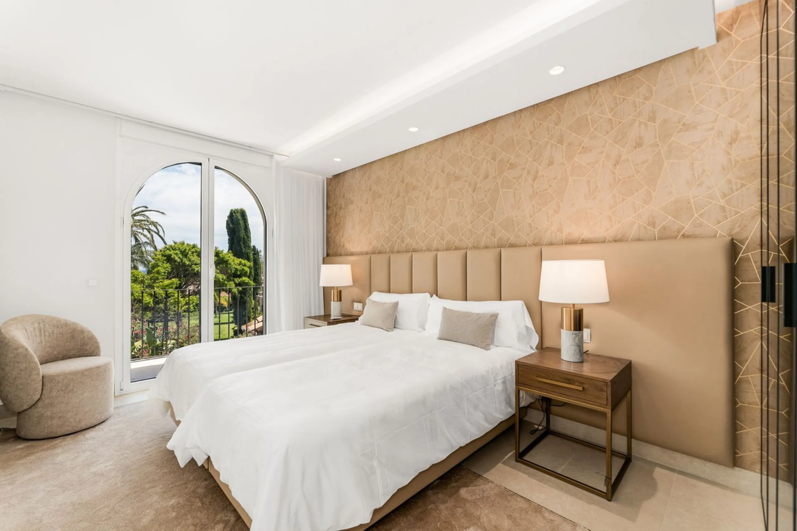 Frontline Beach luxury townhouse completely renovated  in the New Golden Mile