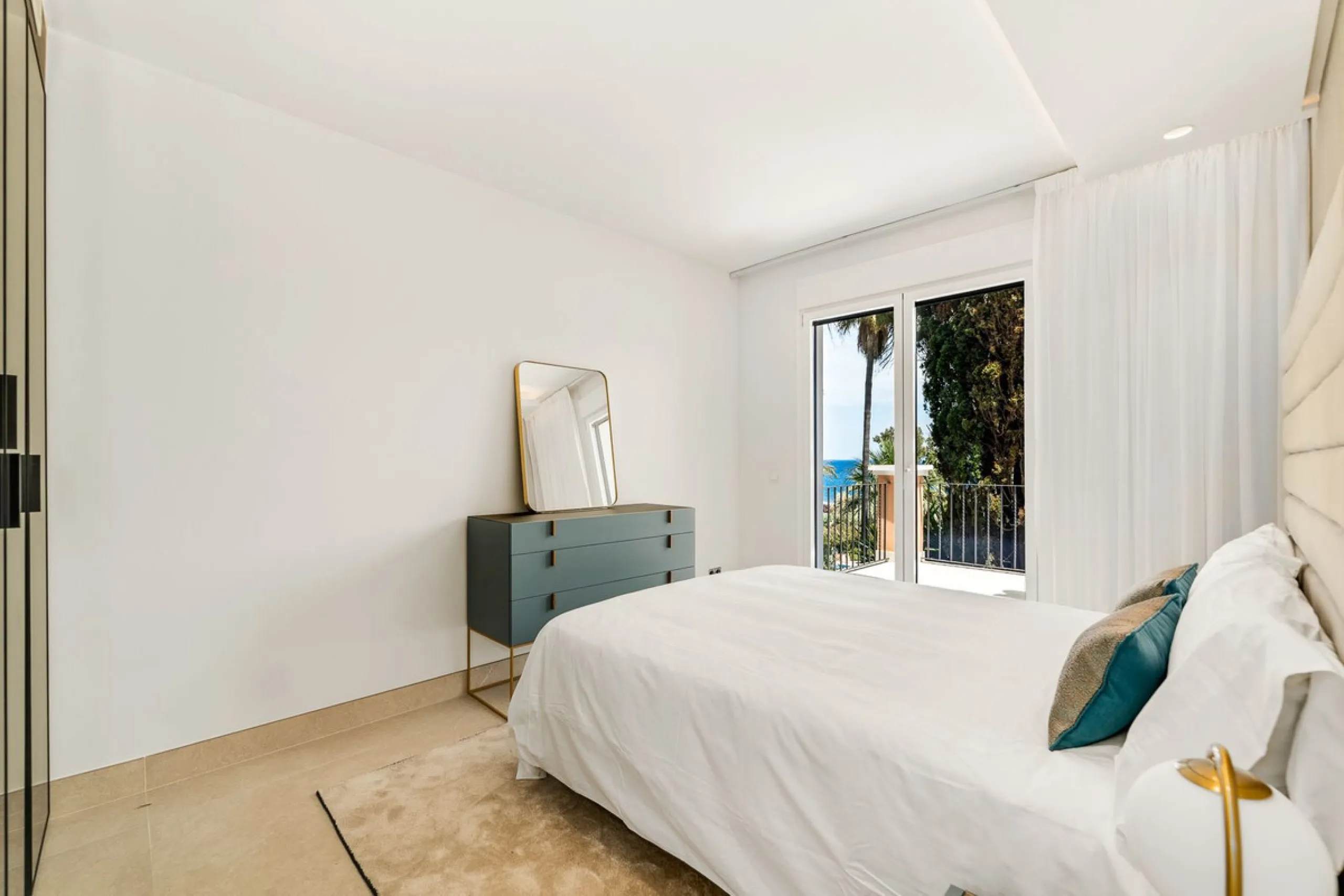 Frontline Beach luxury townhouse completely renovated  in the New Golden Mile