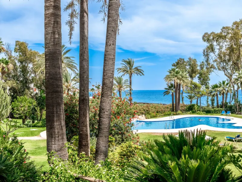 Frontline Beach luxury townhouse completely renovated  in the New Golden Mile
