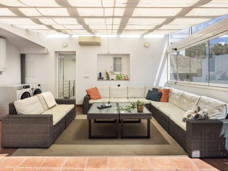 Exclusive Beachfront Home with Unrivalled Sea Views in El Palo, Málaga