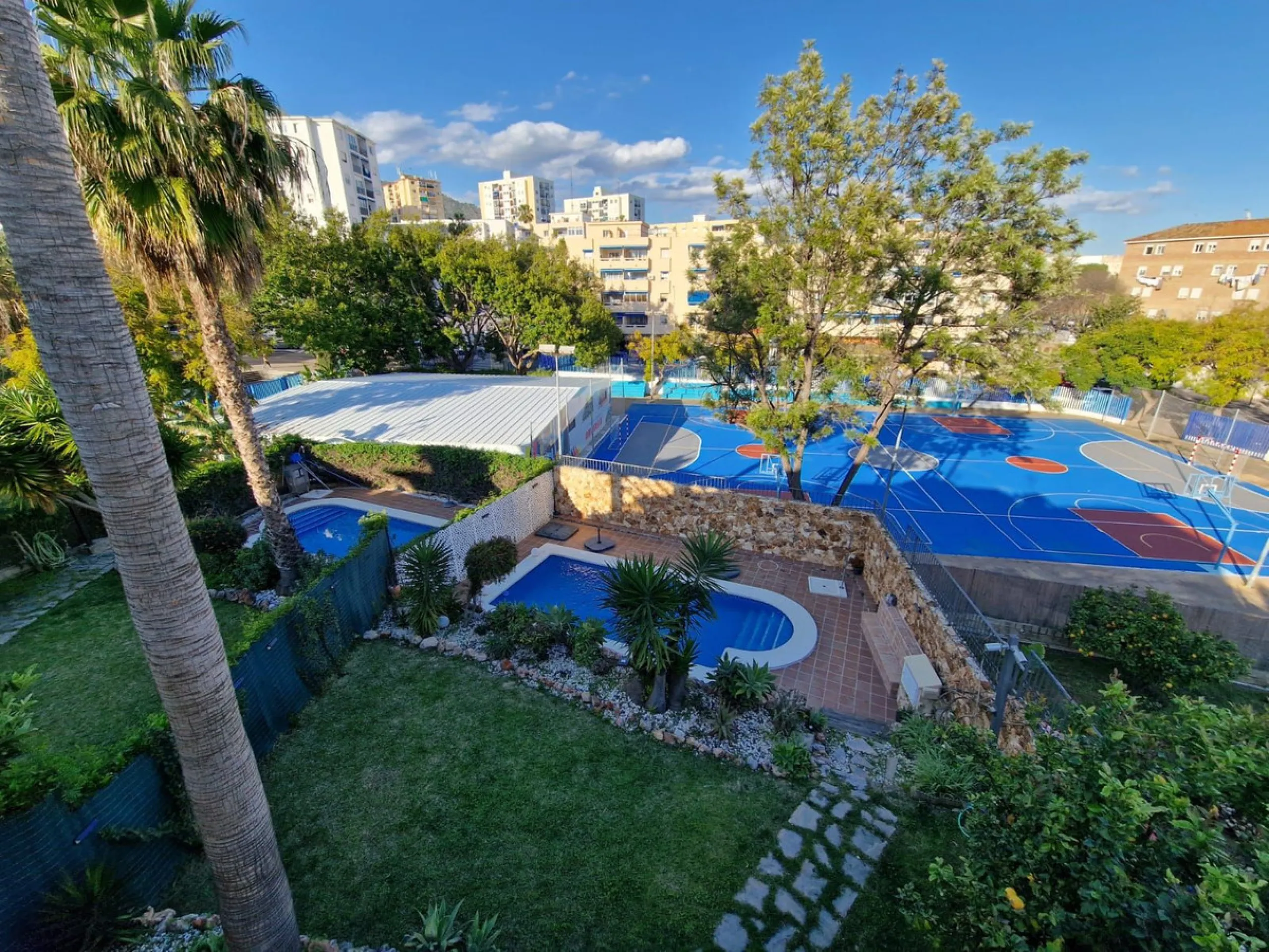 Semi-detached villa in the center of Marbella.
