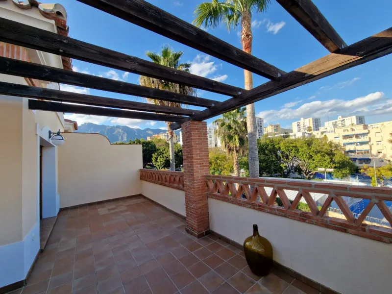 Semi-detached villa in the center of Marbella.