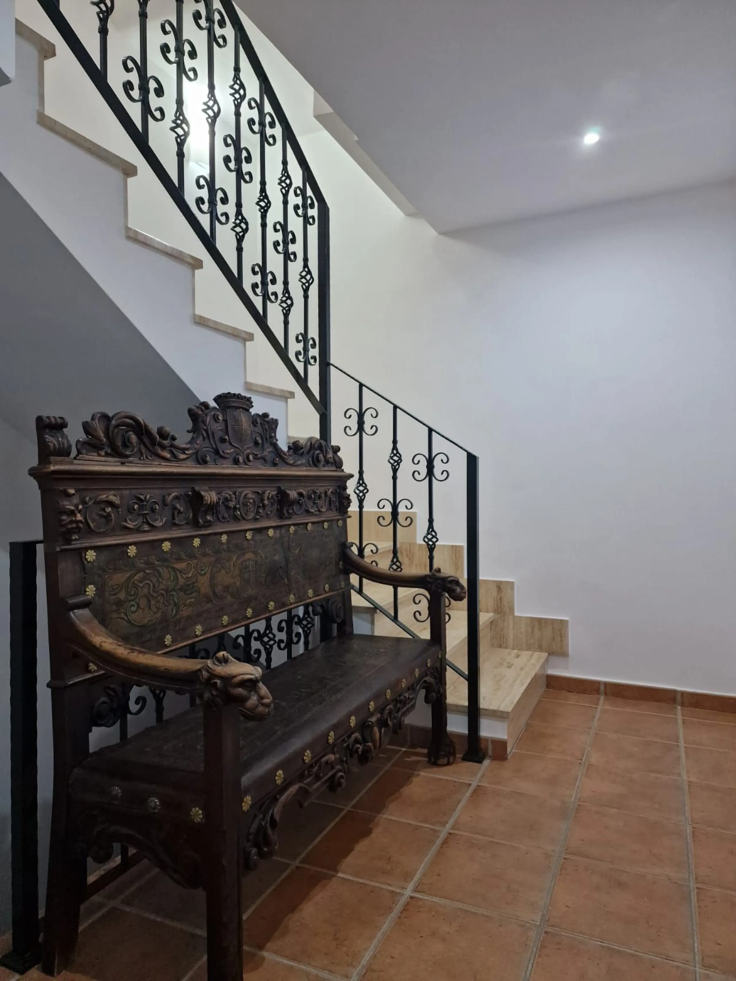 Semi-detached villa in the center of Marbella.