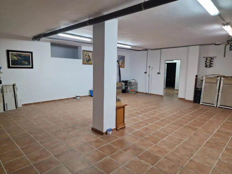 Semi-detached villa in the center of Marbella.