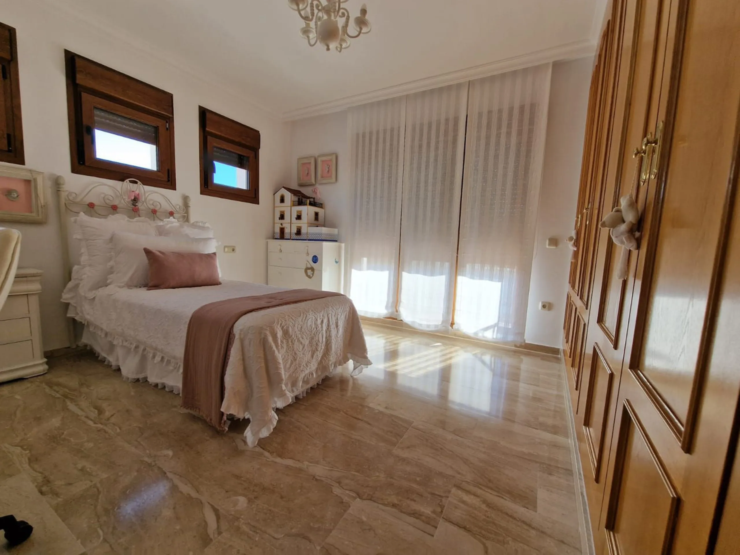 Semi-detached villa in the center of Marbella.