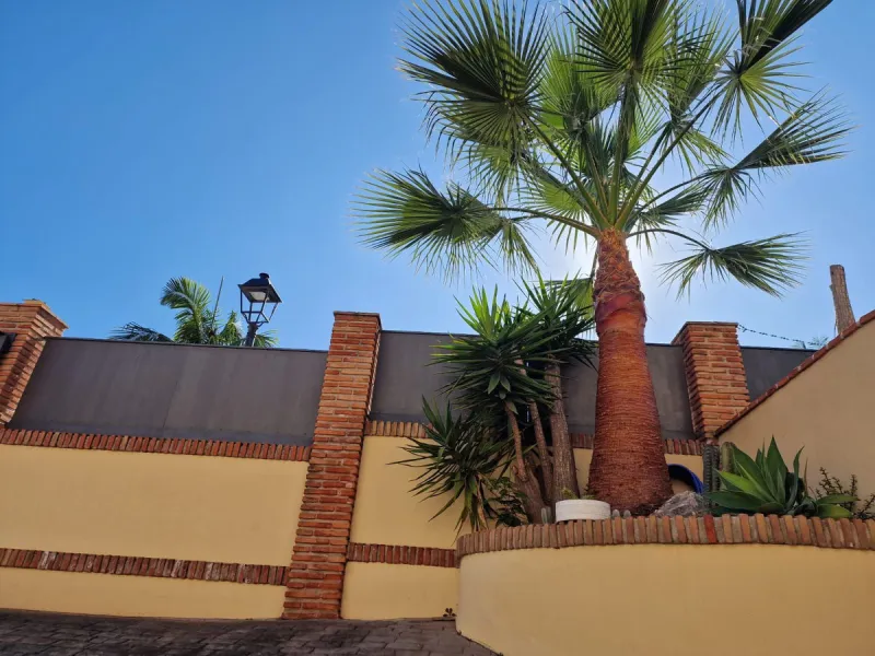 Semi-detached villa in the center of Marbella.