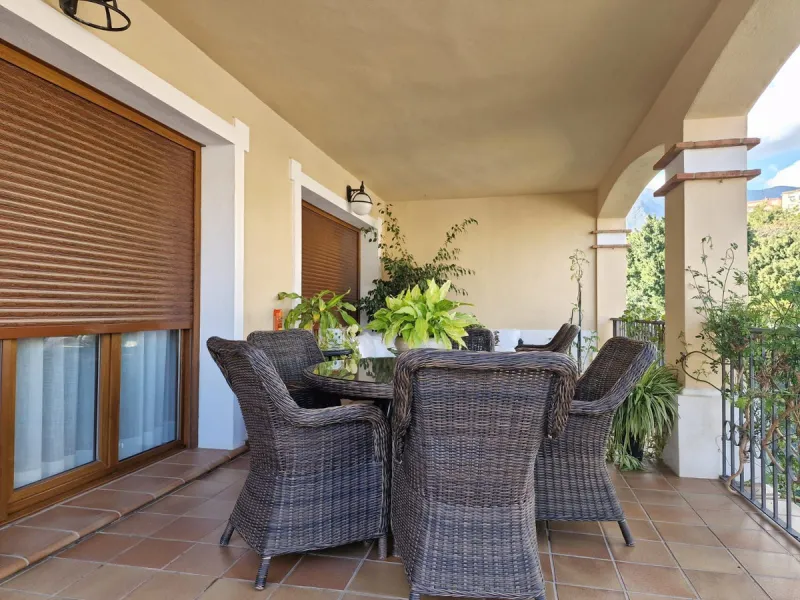 Semi-detached villa in the center of Marbella.