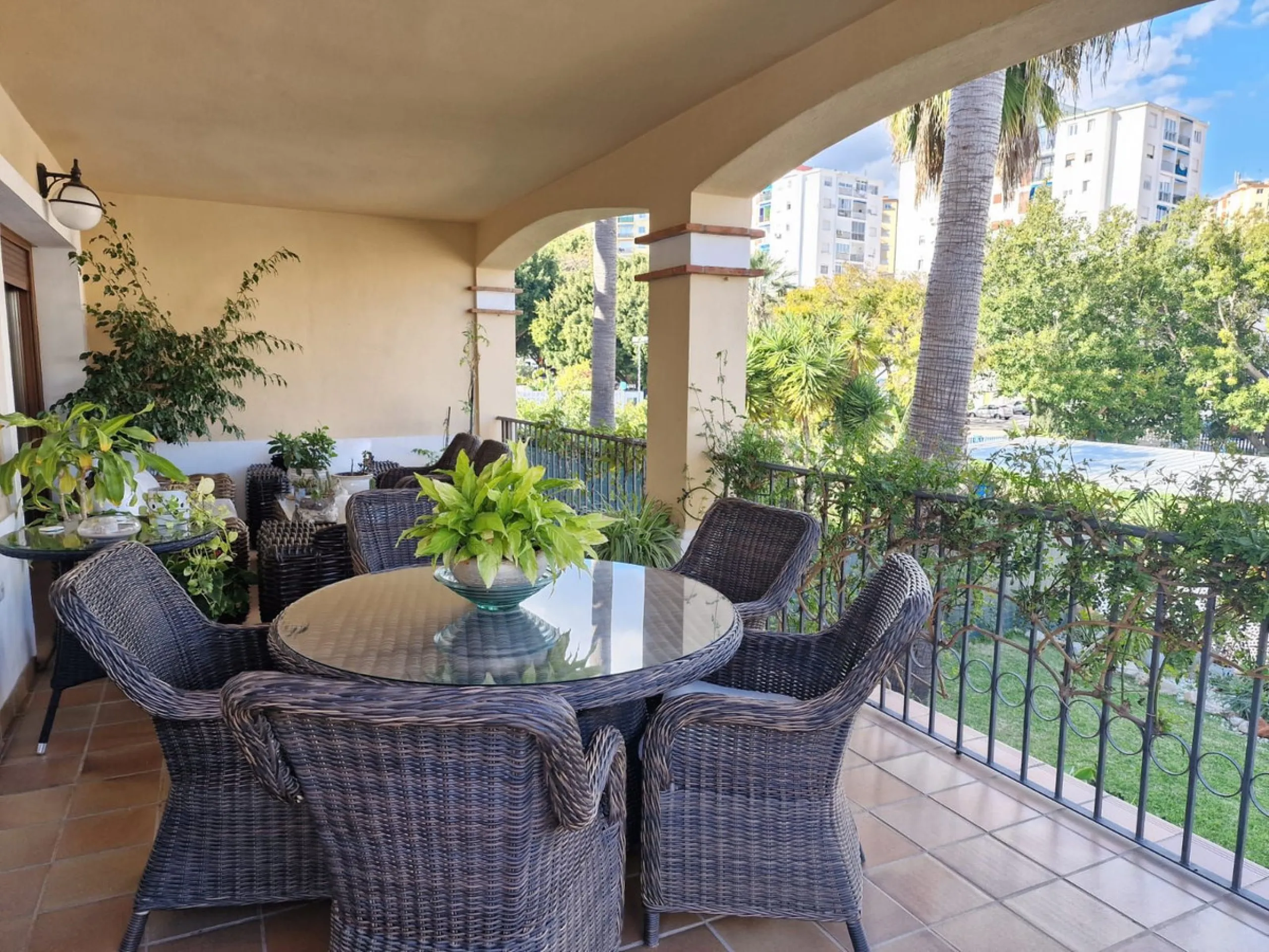 Semi-detached villa in the center of Marbella.