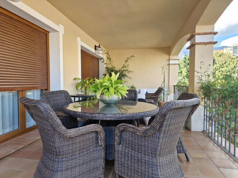 Semi-detached villa in the center of Marbella.