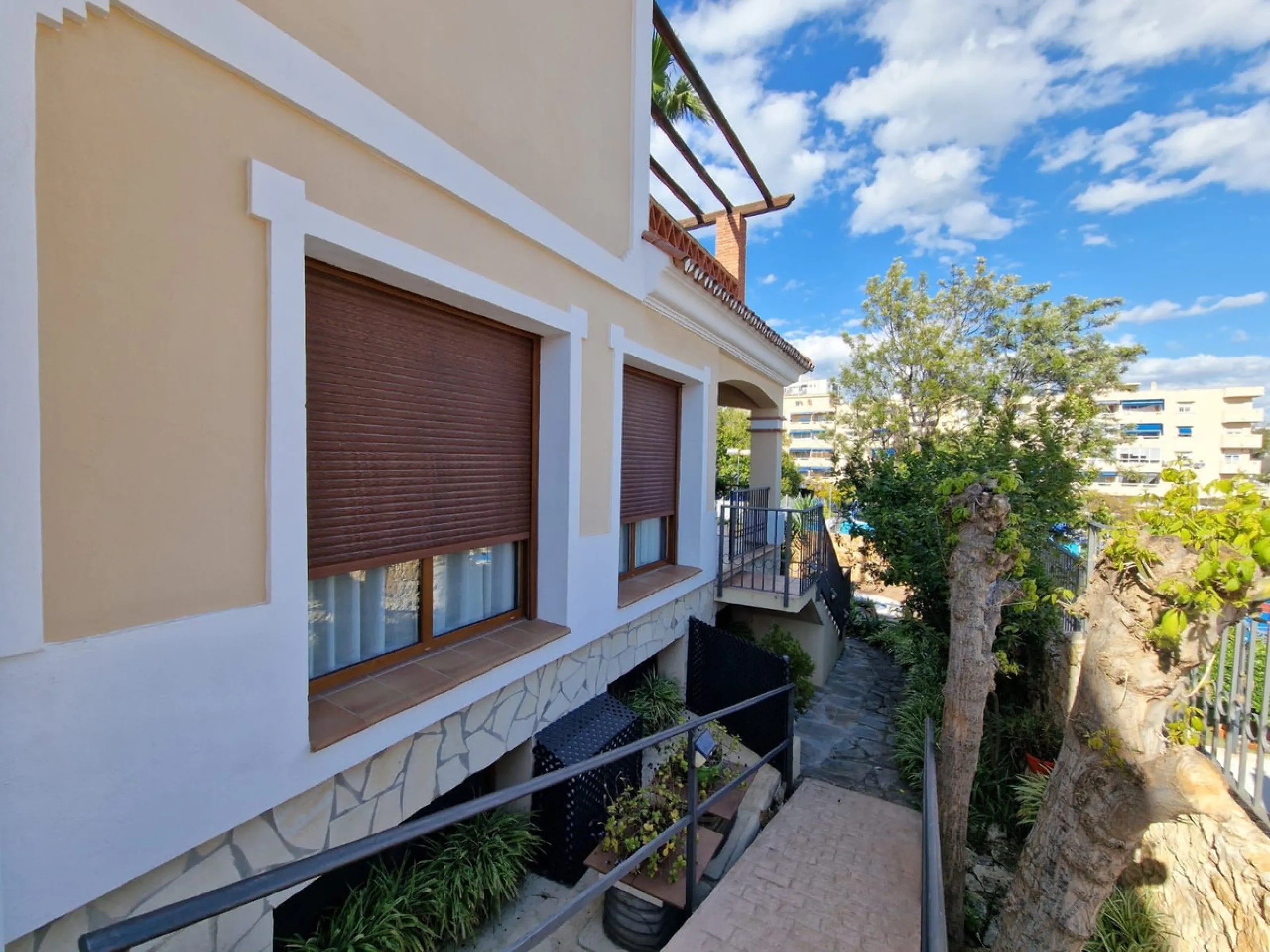 Semi-detached villa in the center of Marbella.