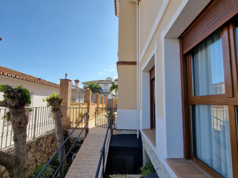Semi-detached villa in the center of Marbella.