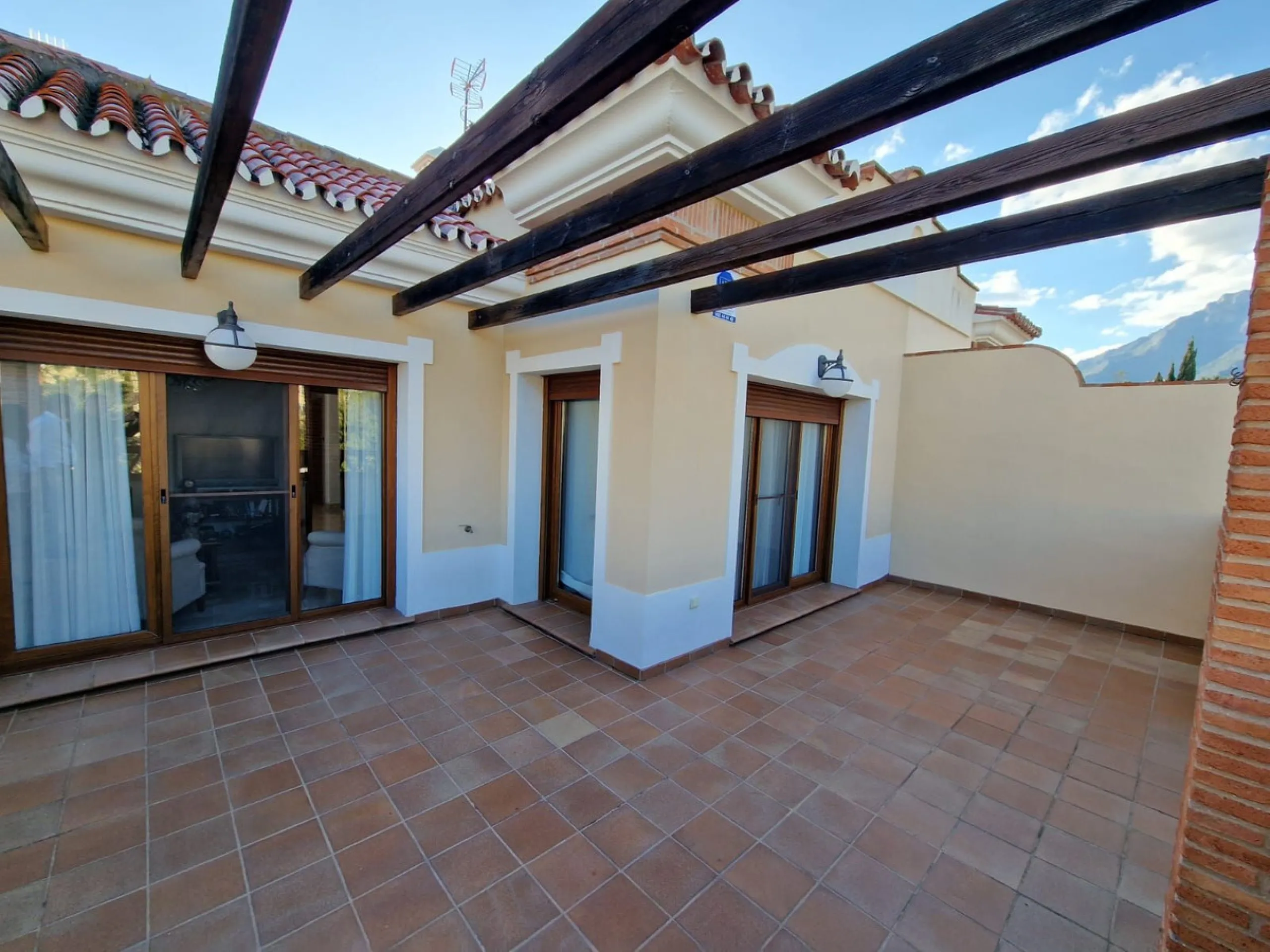 Semi-detached villa in the center of Marbella.