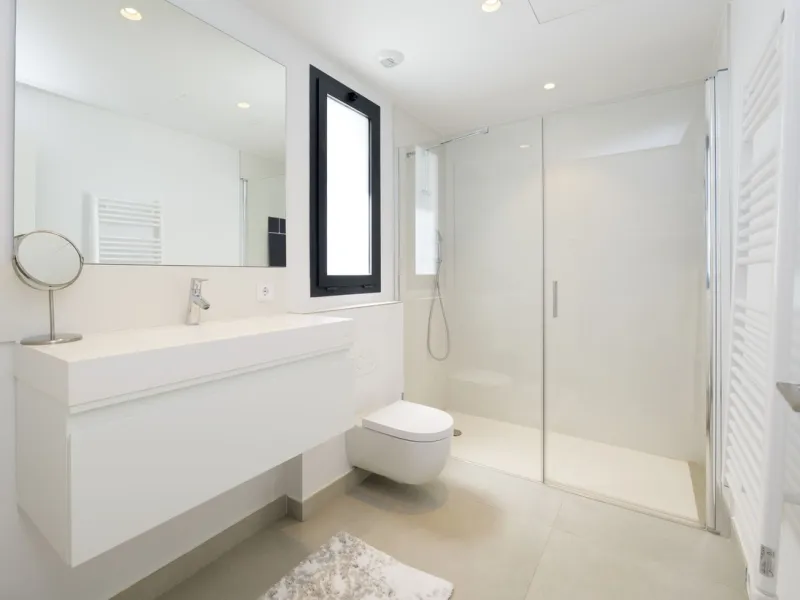 We present this incredible penthouse/sky villa located in the luxurious Higuerón West 217 complex of Higuerón Resort, overlooking the entire Fuengirola coast.