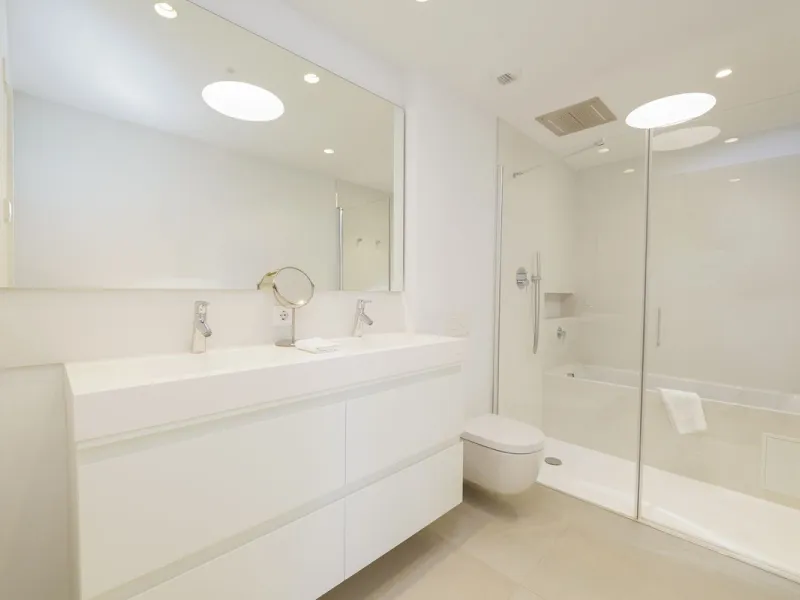 We present this incredible penthouse/sky villa located in the luxurious Higuerón West 217 complex of Higuerón Resort, overlooking the entire Fuengirola coast.