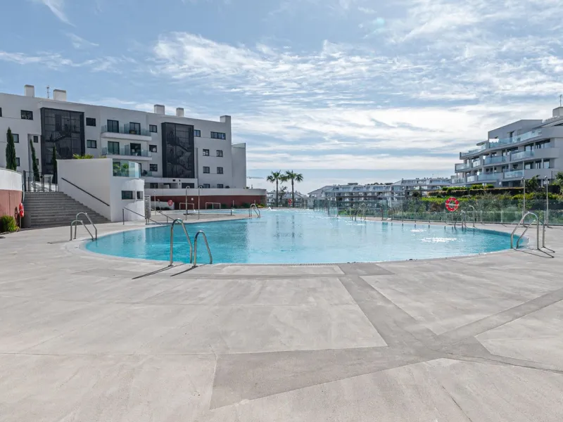 Apartment - Ground Floor Apartment в продаже в Fuengirola, Málaga. В доме 2 спален и 2 ванных комнат. Площадь дома 101 м². Площадь участка 34 м²