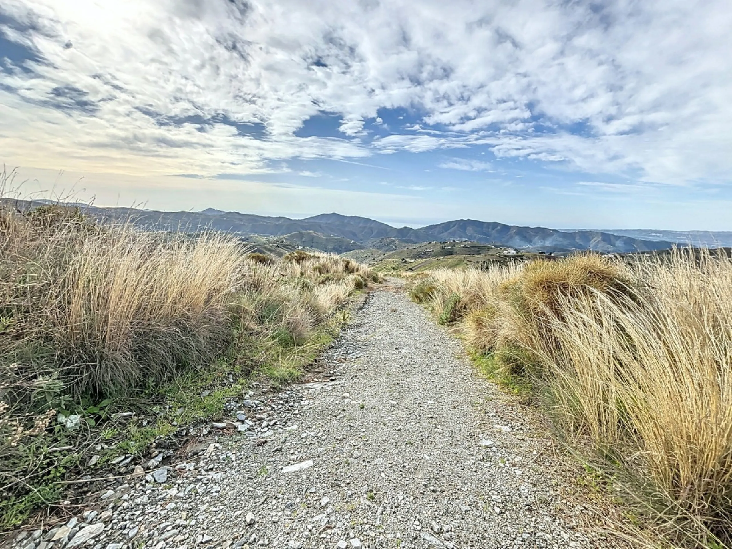 Rustic Land with Sea Views in Sedella 39,765 m2 This exceptional rustic land of 39,765 m2 is located on a hillside and offers stunning views of the sea and the surrounding landscape. With an already approved project and the possibility of changing the lan
