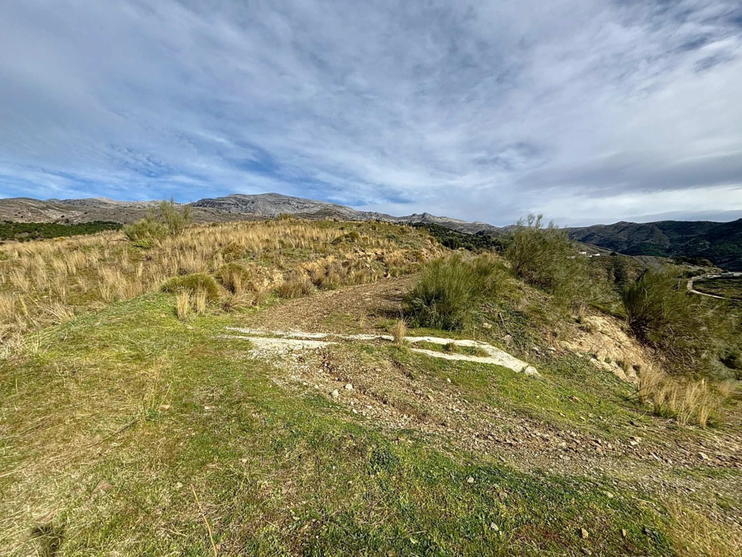 Rustic Land with Sea Views in Sedella 39,765 m2 This exceptional rustic land of 39,765 m2 is located on a hillside and offers stunning views of the sea and the surrounding landscape. With an already approved project and the possibility of changing the lan