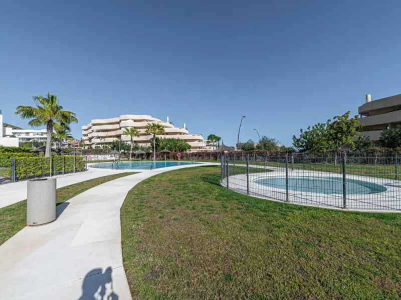 Apartment - Ground Floor Apartment в продаже в Fuengirola, Málaga. В доме 2 спален и 2 ванных комнат. Площадь дома 101 м². Площадь участка 34 м²