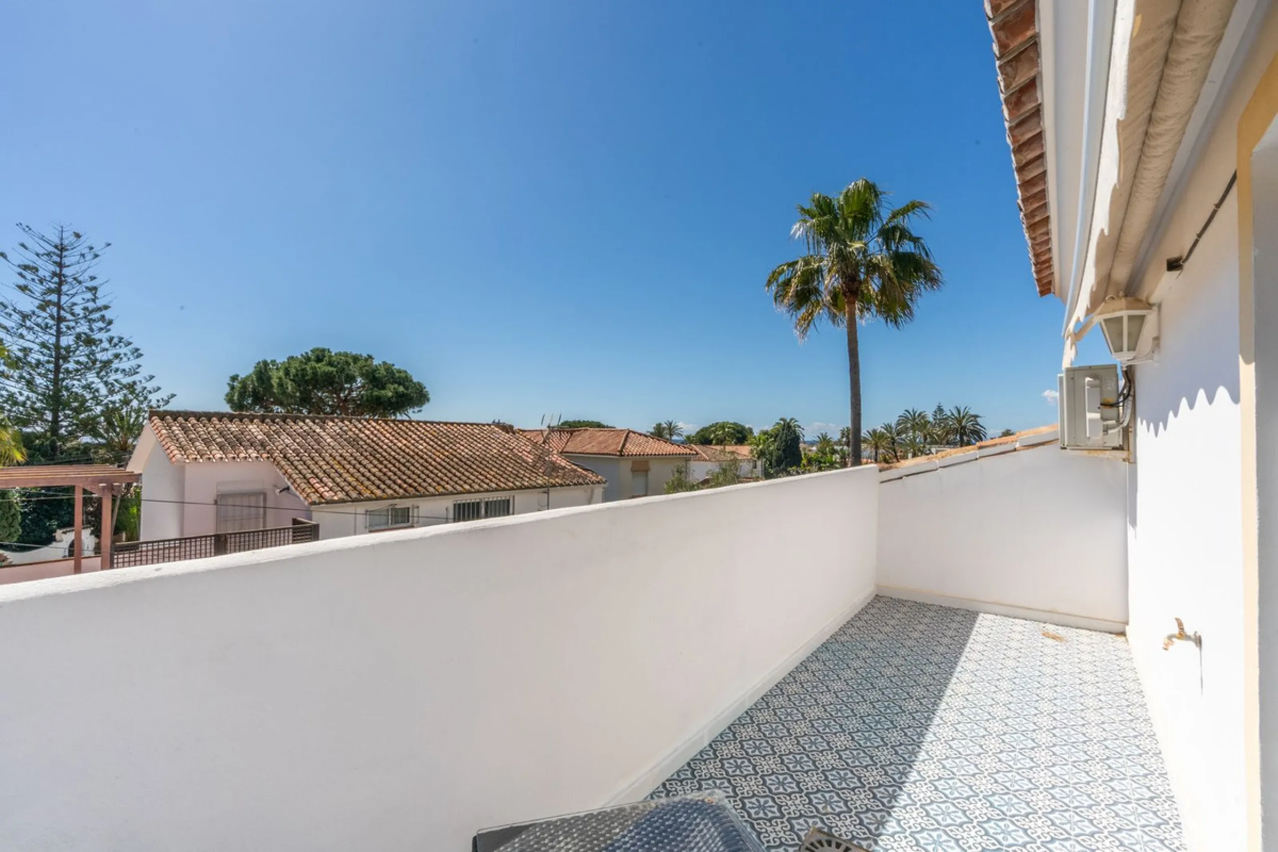 Located in the peaceful, secure residential area of Marbesa, this warm Mediterranean-style villa offers the perfect blend of comfort, privacy, and convenience. Just a 1-minute walk from the beach, close to all amenities, and only a short drive to Marbella