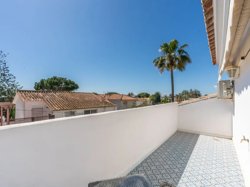 Located in the peaceful, secure residential area of Marbesa, this warm Mediterranean-style villa offers the perfect blend of comfort, privacy, and convenience. Just a 1-minute walk from the beach, close to all amenities, and only a short drive to Marbella