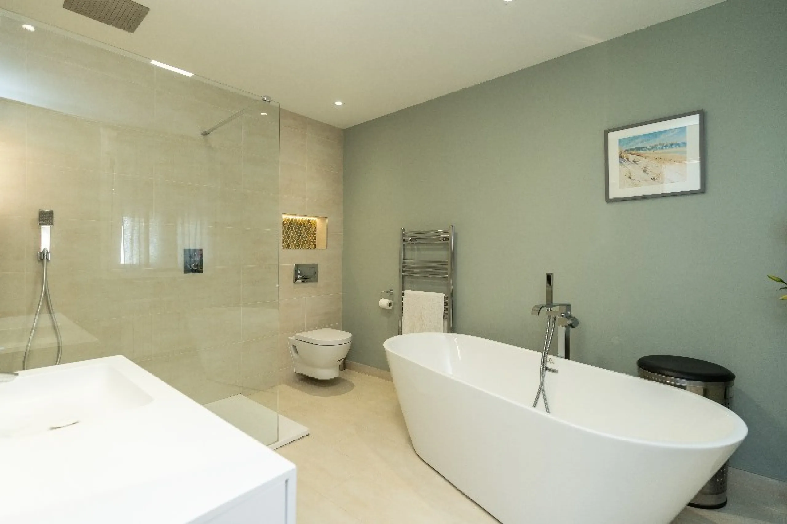 Located in the peaceful, secure residential area of Marbesa, this warm Mediterranean-style villa offers the perfect blend of comfort, privacy, and convenience. Just a 1-minute walk from the beach, close to all amenities, and only a short drive to Marbella