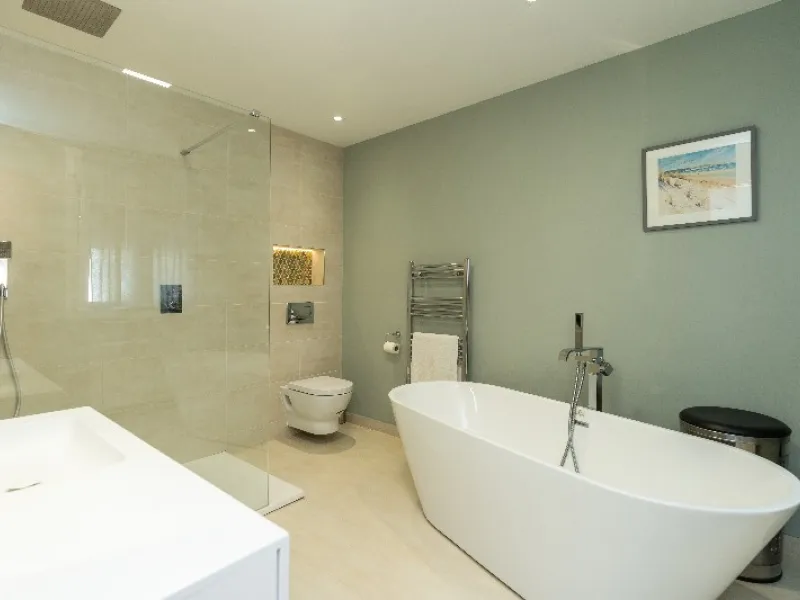 Located in the peaceful, secure residential area of Marbesa, this warm Mediterranean-style villa offers the perfect blend of comfort, privacy, and convenience. Just a 1-minute walk from the beach, close to all amenities, and only a short drive to Marbella