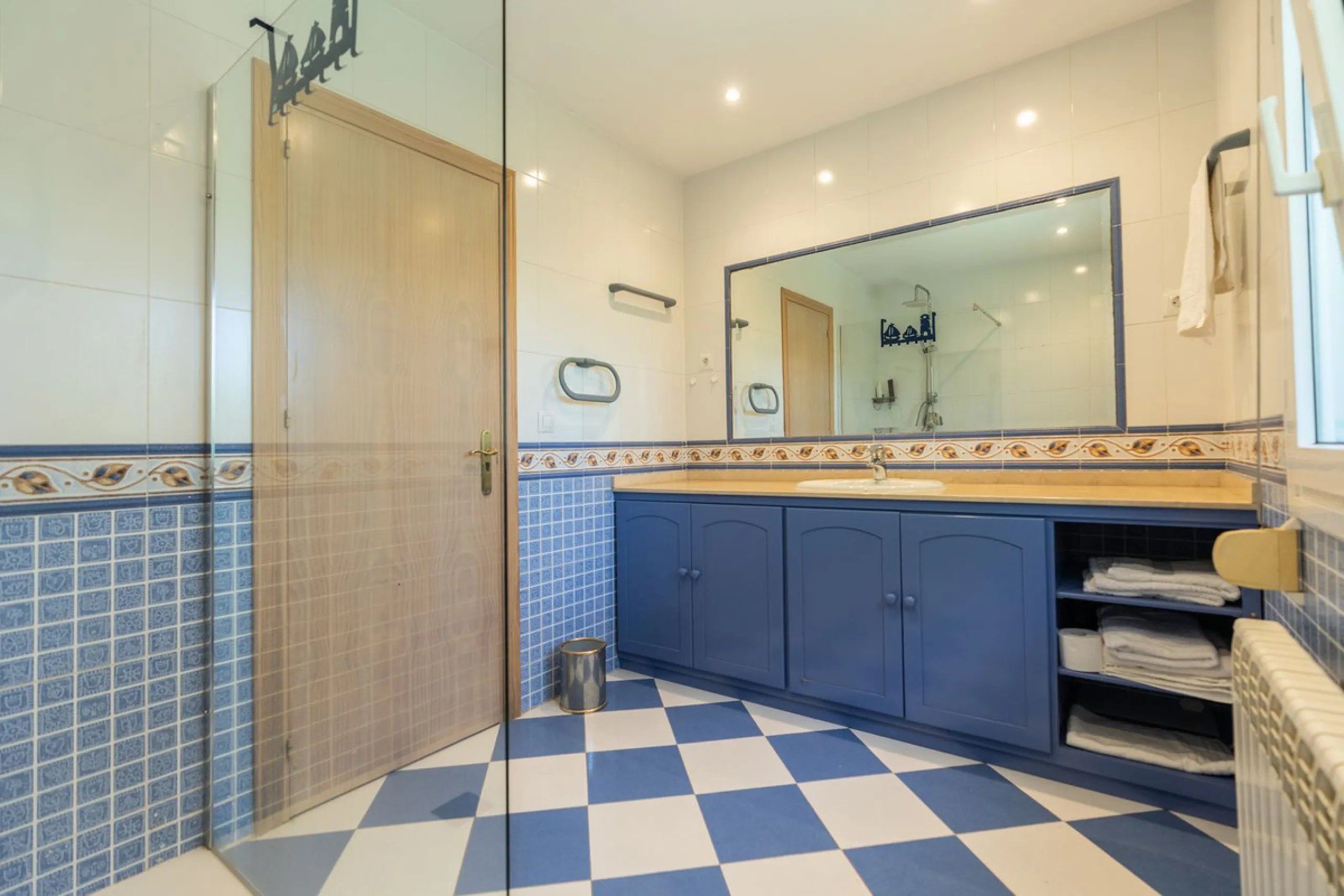 Located in the peaceful, secure residential area of Marbesa, this warm Mediterranean-style villa offers the perfect blend of comfort, privacy, and convenience. Just a 1-minute walk from the beach, close to all amenities, and only a short drive to Marbella