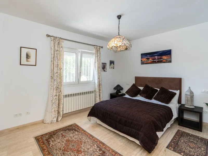 Located in the peaceful, secure residential area of Marbesa, this warm Mediterranean-style villa offers the perfect blend of comfort, privacy, and convenience. Just a 1-minute walk from the beach, close to all amenities, and only a short drive to Marbella