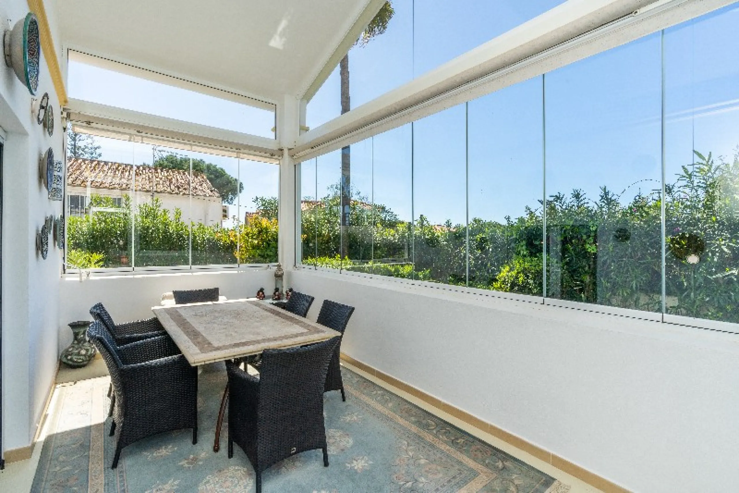 Located in the peaceful, secure residential area of Marbesa, this warm Mediterranean-style villa offers the perfect blend of comfort, privacy, and convenience. Just a 1-minute walk from the beach, close to all amenities, and only a short drive to Marbella