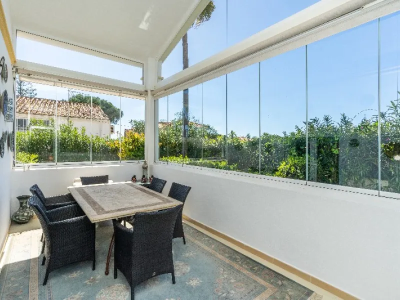 Located in the peaceful, secure residential area of Marbesa, this warm Mediterranean-style villa offers the perfect blend of comfort, privacy, and convenience. Just a 1-minute walk from the beach, close to all amenities, and only a short drive to Marbella