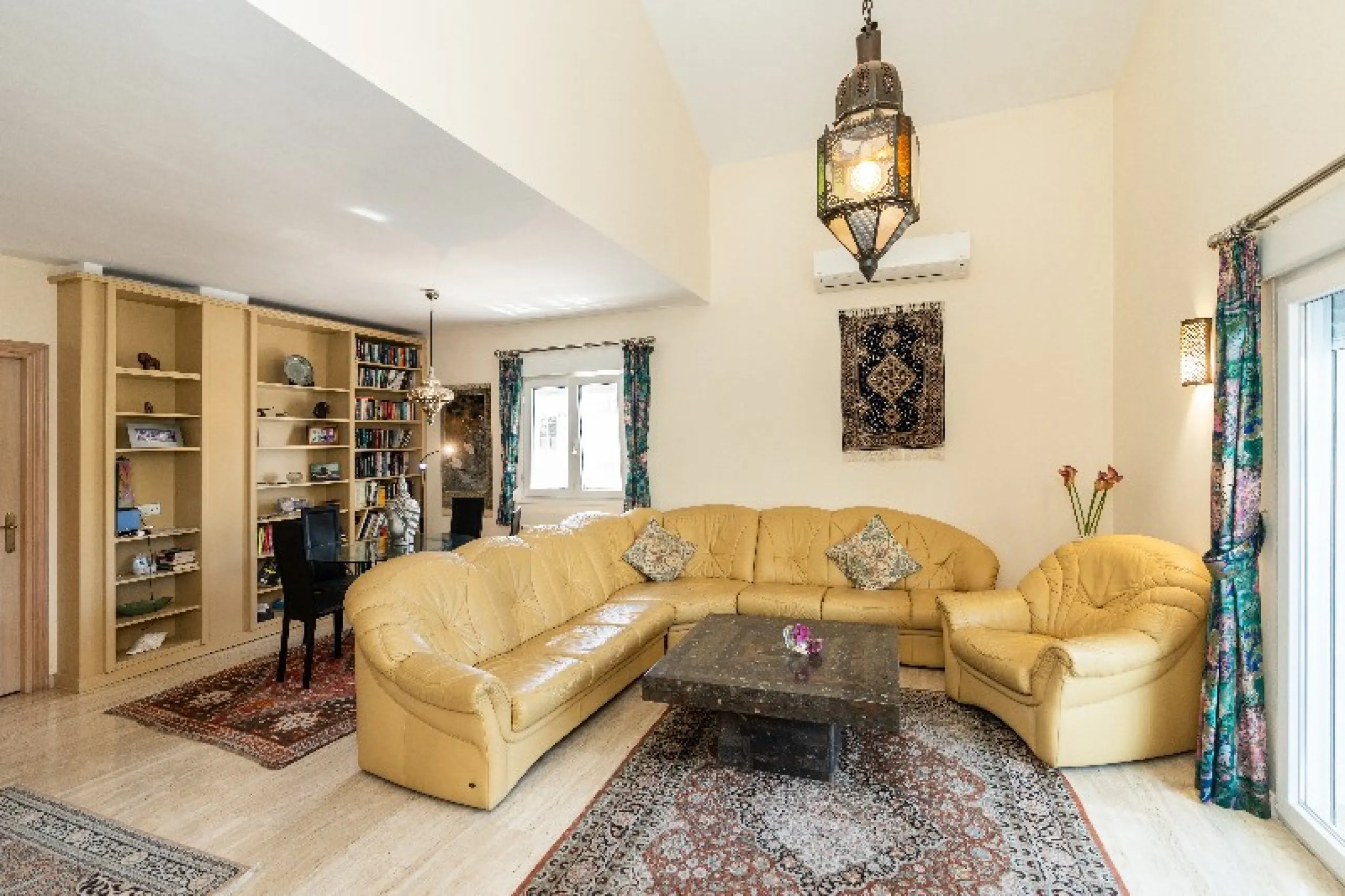 Located in the peaceful, secure residential area of Marbesa, this warm Mediterranean-style villa offers the perfect blend of comfort, privacy, and convenience. Just a 1-minute walk from the beach, close to all amenities, and only a short drive to Marbella