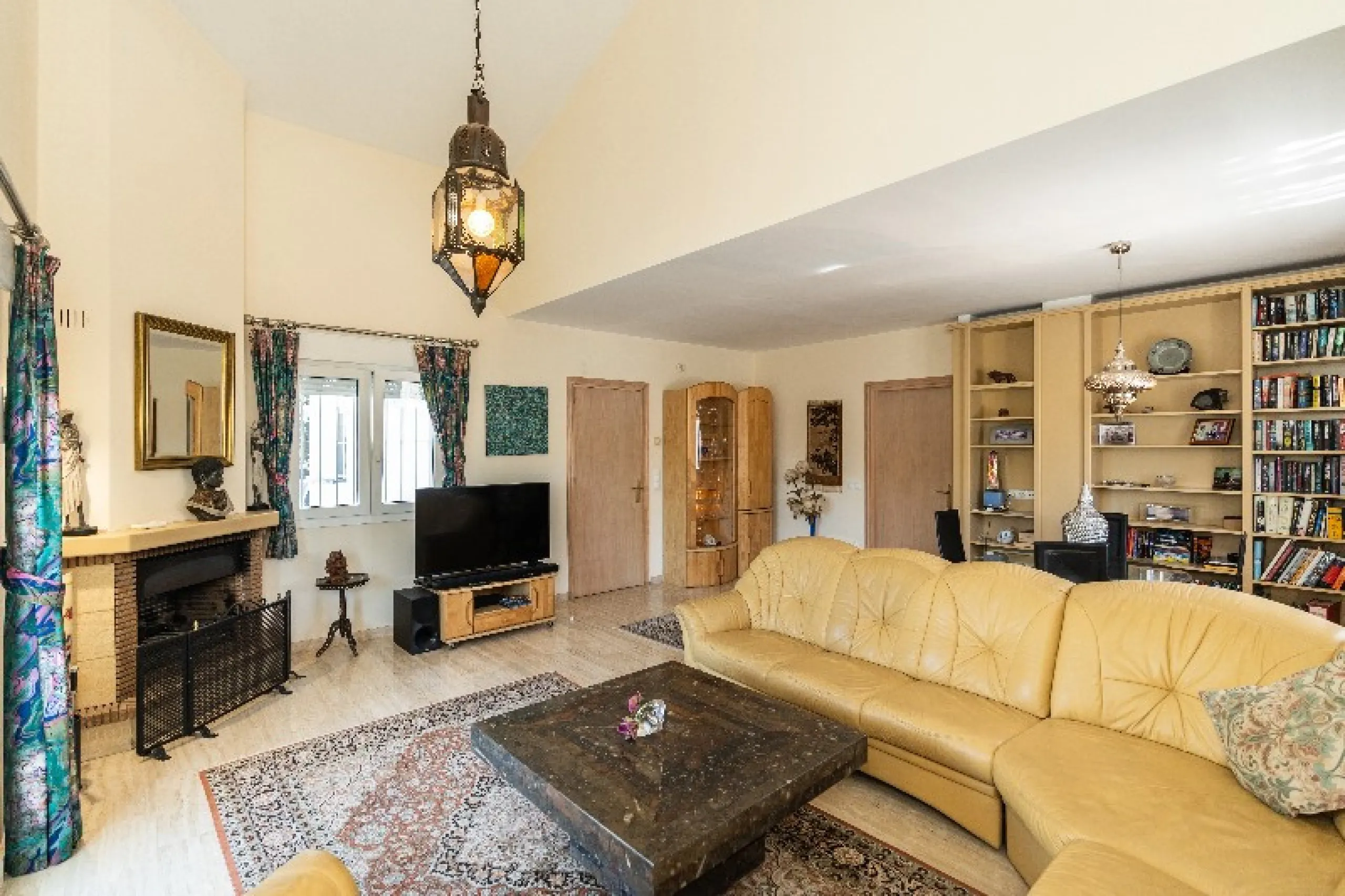 Located in the peaceful, secure residential area of Marbesa, this warm Mediterranean-style villa offers the perfect blend of comfort, privacy, and convenience. Just a 1-minute walk from the beach, close to all amenities, and only a short drive to Marbella