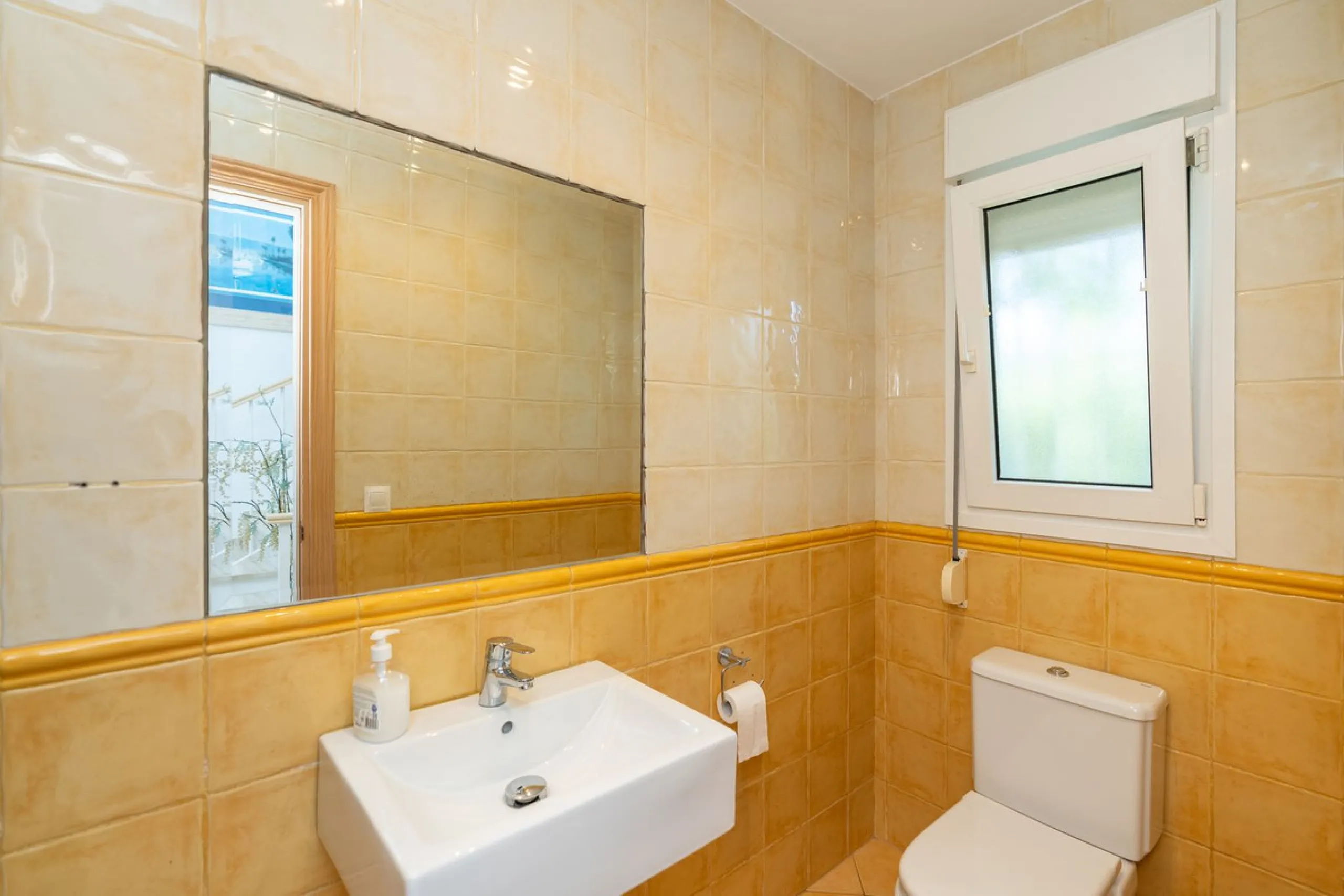 Located in the peaceful, secure residential area of Marbesa, this warm Mediterranean-style villa offers the perfect blend of comfort, privacy, and convenience. Just a 1-minute walk from the beach, close to all amenities, and only a short drive to Marbella
