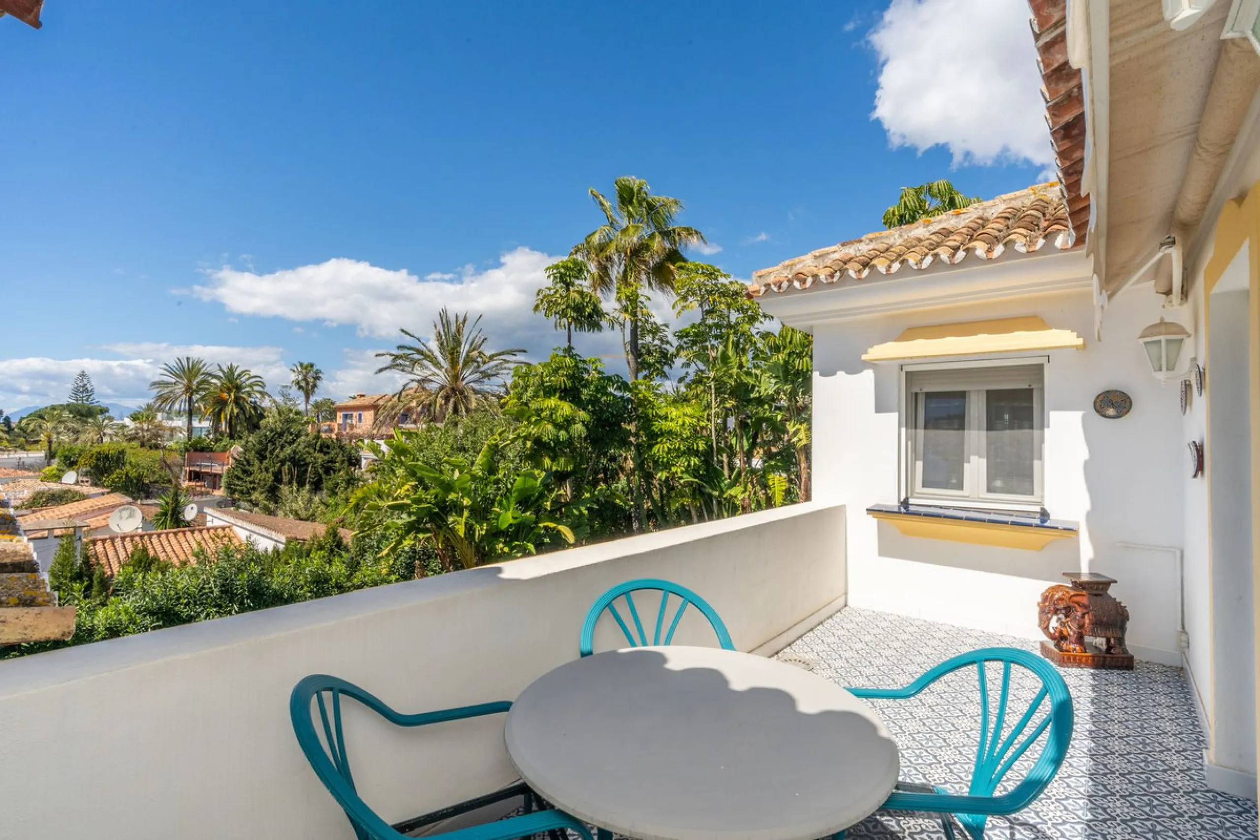 Located in the peaceful, secure residential area of Marbesa, this warm Mediterranean-style villa offers the perfect blend of comfort, privacy, and convenience. Just a 1-minute walk from the beach, close to all amenities, and only a short drive to Marbella
