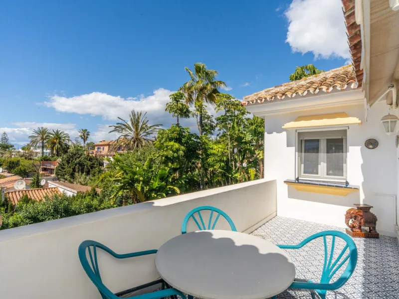 Located in the peaceful, secure residential area of Marbesa, this warm Mediterranean-style villa offers the perfect blend of comfort, privacy, and convenience. Just a 1-minute walk from the beach, close to all amenities, and only a short drive to Marbella