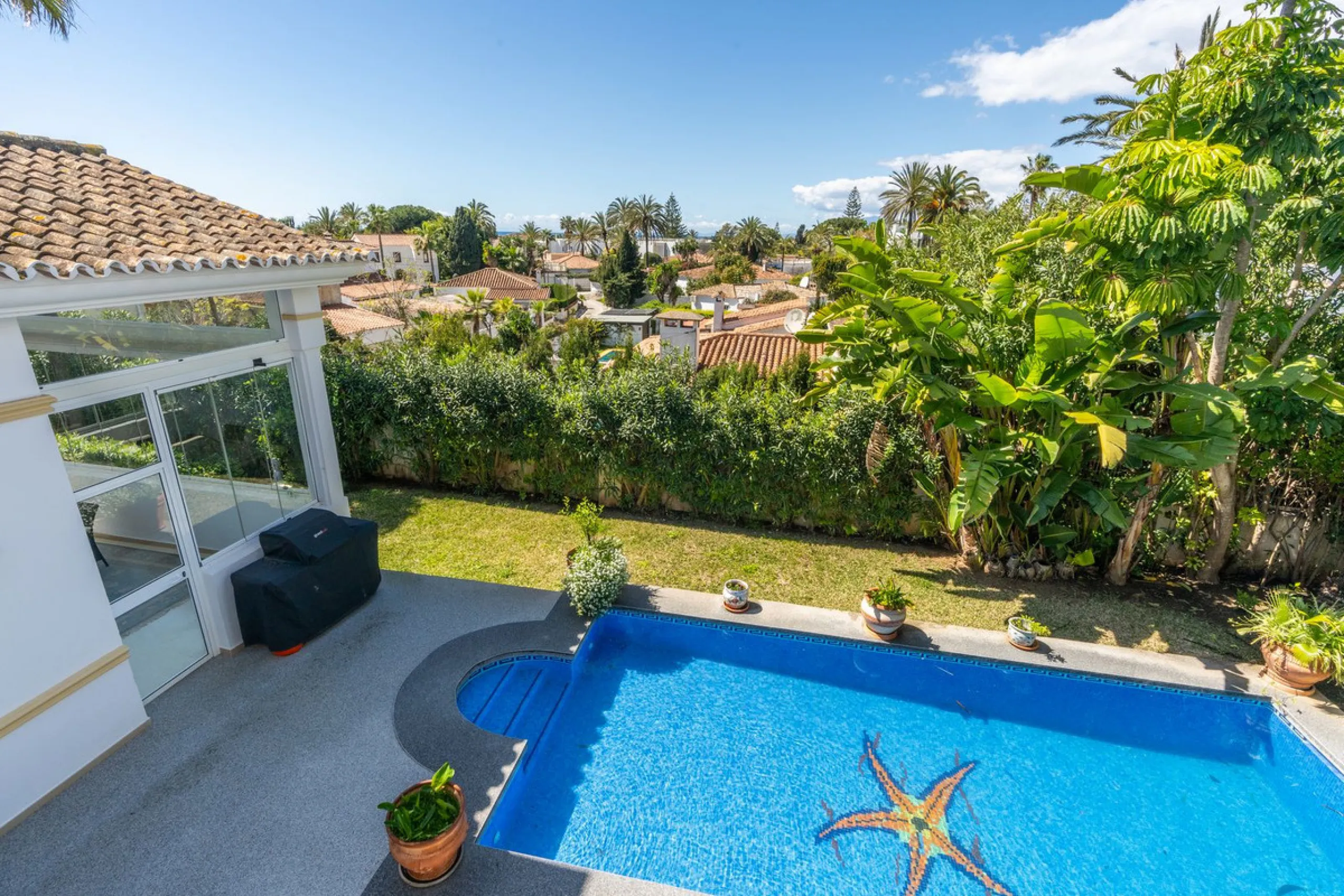 Located in the peaceful, secure residential area of Marbesa, this warm Mediterranean-style villa offers the perfect blend of comfort, privacy, and convenience. Just a 1-minute walk from the beach, close to all amenities, and only a short drive to Marbella