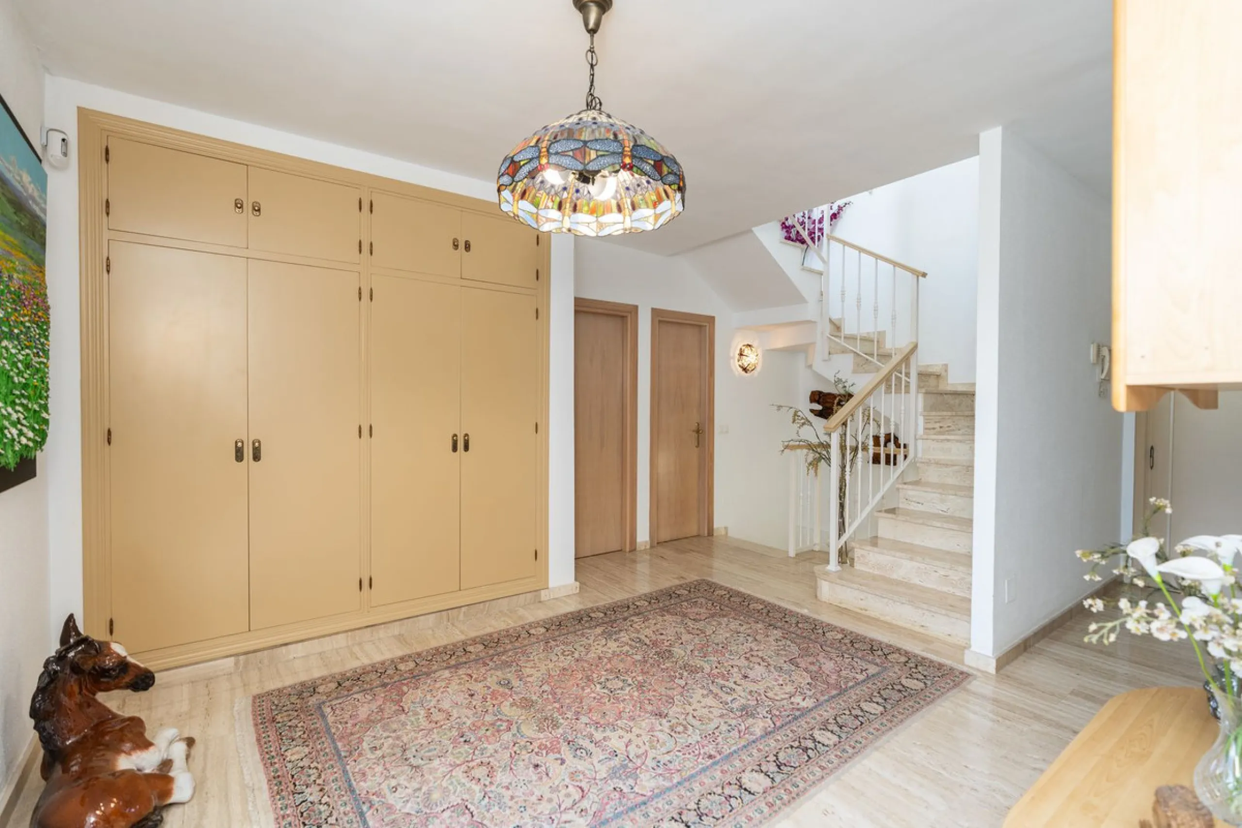 Located in the peaceful, secure residential area of Marbesa, this warm Mediterranean-style villa offers the perfect blend of comfort, privacy, and convenience. Just a 1-minute walk from the beach, close to all amenities, and only a short drive to Marbella