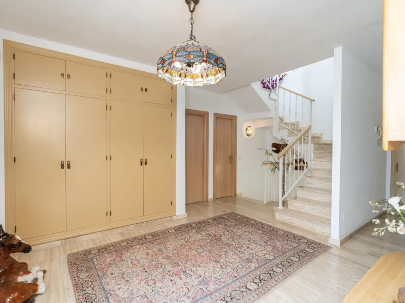 Located in the peaceful, secure residential area of Marbesa, this warm Mediterranean-style villa offers the perfect blend of comfort, privacy, and convenience. Just a 1-minute walk from the beach, close to all amenities, and only a short drive to Marbella