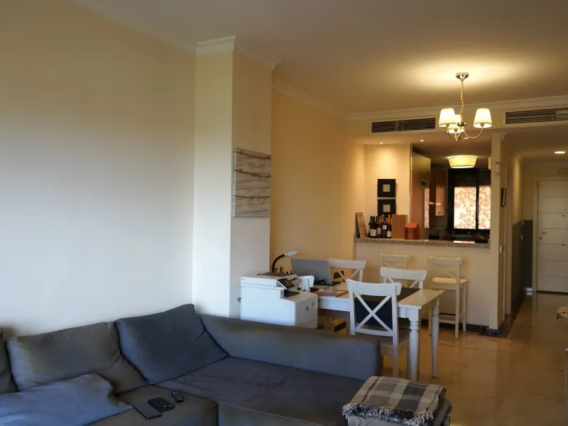 Spacious and bright apartment with two bedrooms and two bathrooms – the perfect choice for comfortable living or vacation! A unique feature is the enclosed terrace, offering a stunning panoramic view of the sea and golf courses, creating an atmosphere of 