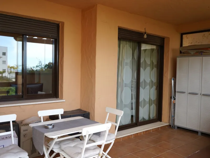 Spacious and bright apartment with two bedrooms and two bathrooms – the perfect choice for comfortable living or vacation! A unique feature is the enclosed terrace, offering a stunning panoramic view of the sea and golf courses, creating an atmosphere of 