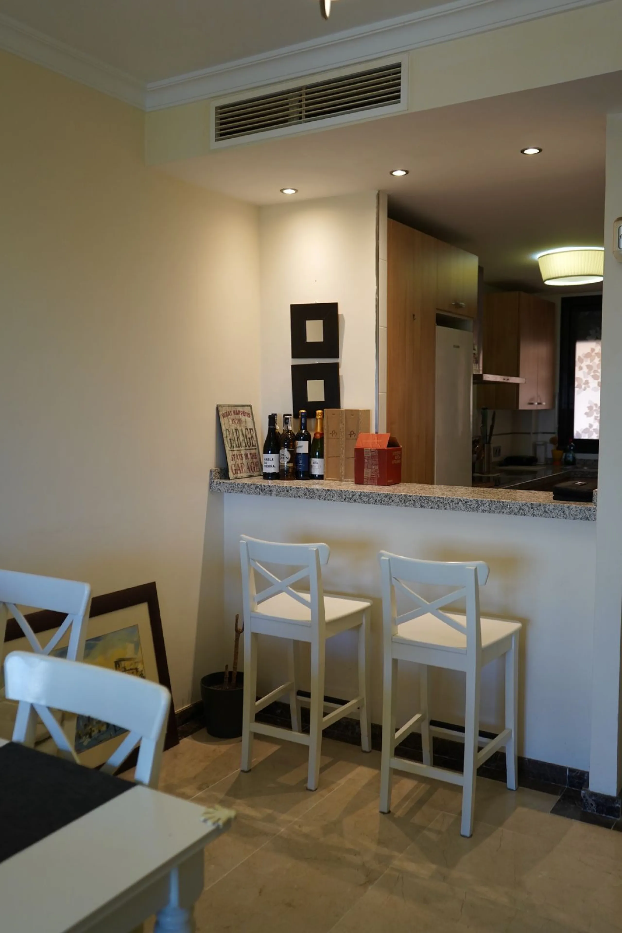Spacious and bright apartment with two bedrooms and two bathrooms – the perfect choice for comfortable living or vacation! A unique feature is the enclosed terrace, offering a stunning panoramic view of the sea and golf courses, creating an atmosphere of 