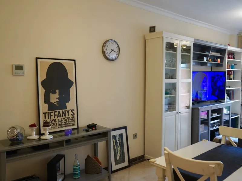 Spacious and bright apartment with two bedrooms and two bathrooms – the perfect choice for comfortable living or vacation! A unique feature is the enclosed terrace, offering a stunning panoramic view of the sea and golf courses, creating an atmosphere of 