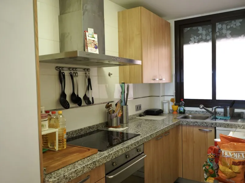Spacious and bright apartment with two bedrooms and two bathrooms – the perfect choice for comfortable living or vacation! A unique feature is the enclosed terrace, offering a stunning panoramic view of the sea and golf courses, creating an atmosphere of 