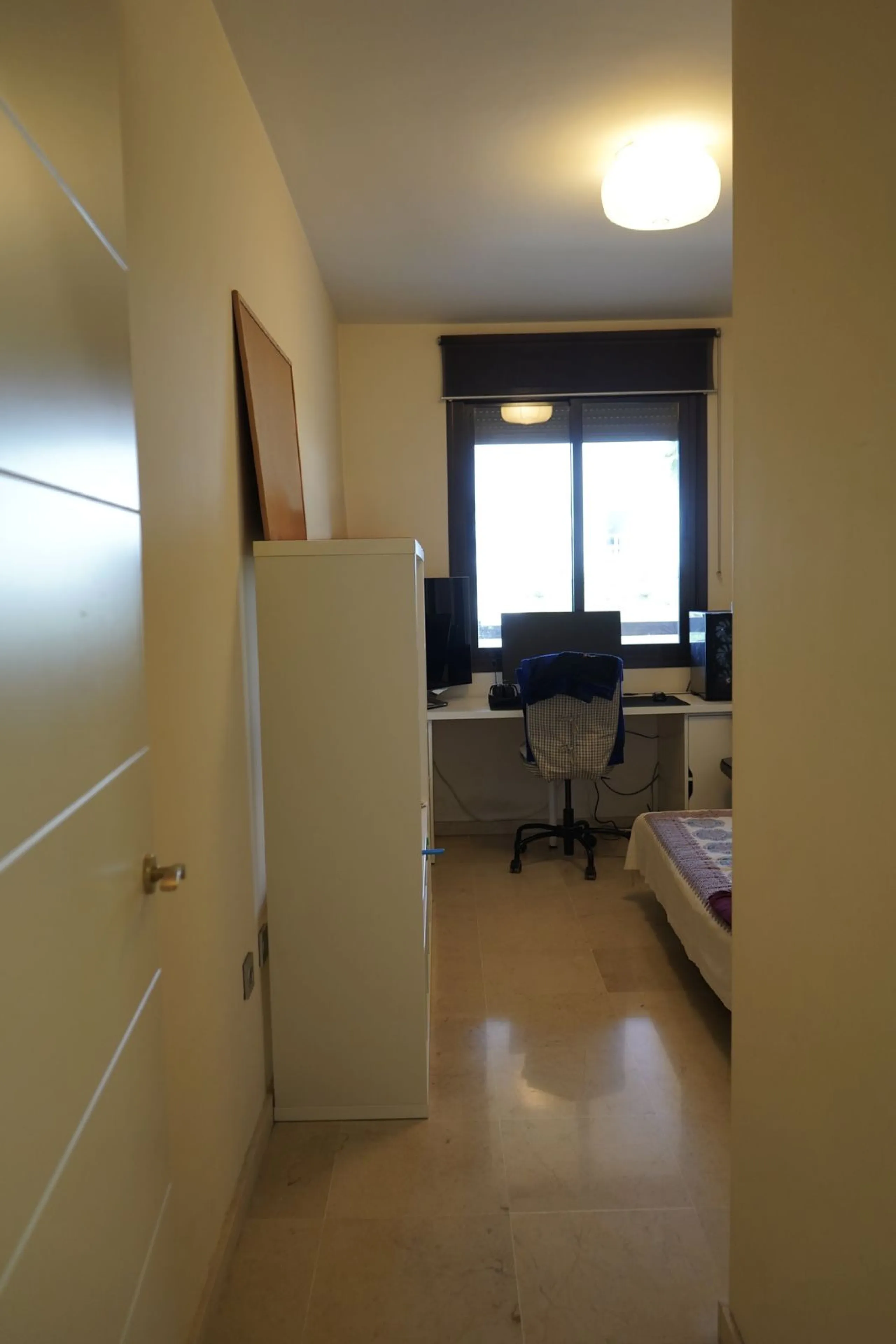 Spacious and bright apartment with two bedrooms and two bathrooms – the perfect choice for comfortable living or vacation! A unique feature is the enclosed terrace, offering a stunning panoramic view of the sea and golf courses, creating an atmosphere of 