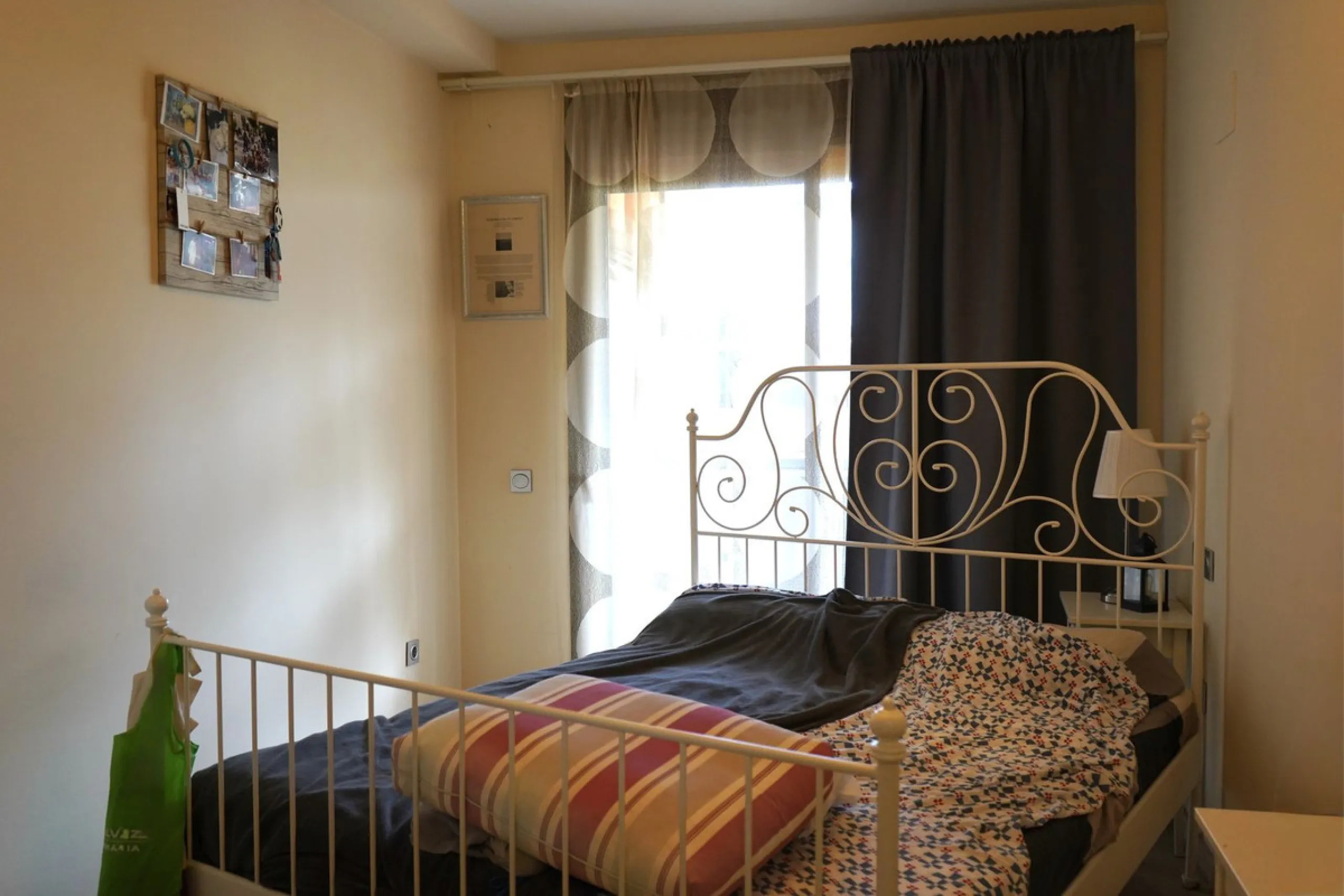 Spacious and bright apartment with two bedrooms and two bathrooms – the perfect choice for comfortable living or vacation! A unique feature is the enclosed terrace, offering a stunning panoramic view of the sea and golf courses, creating an atmosphere of 