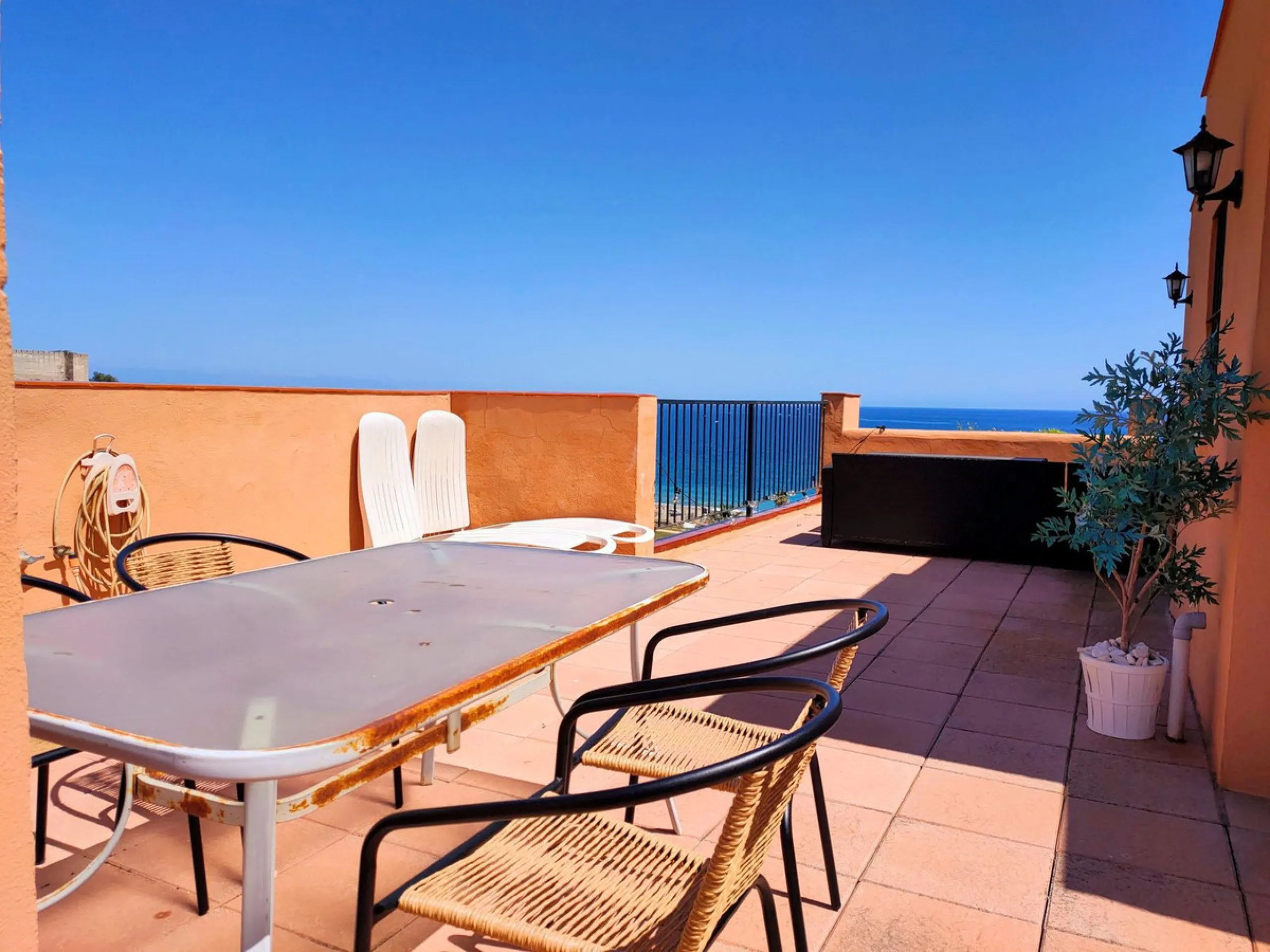 Apartment - Penthouse в продаже в Fuengirola, Málaga. В доме 2 спален и 2 ванных комнат. Площадь дома 101 м²