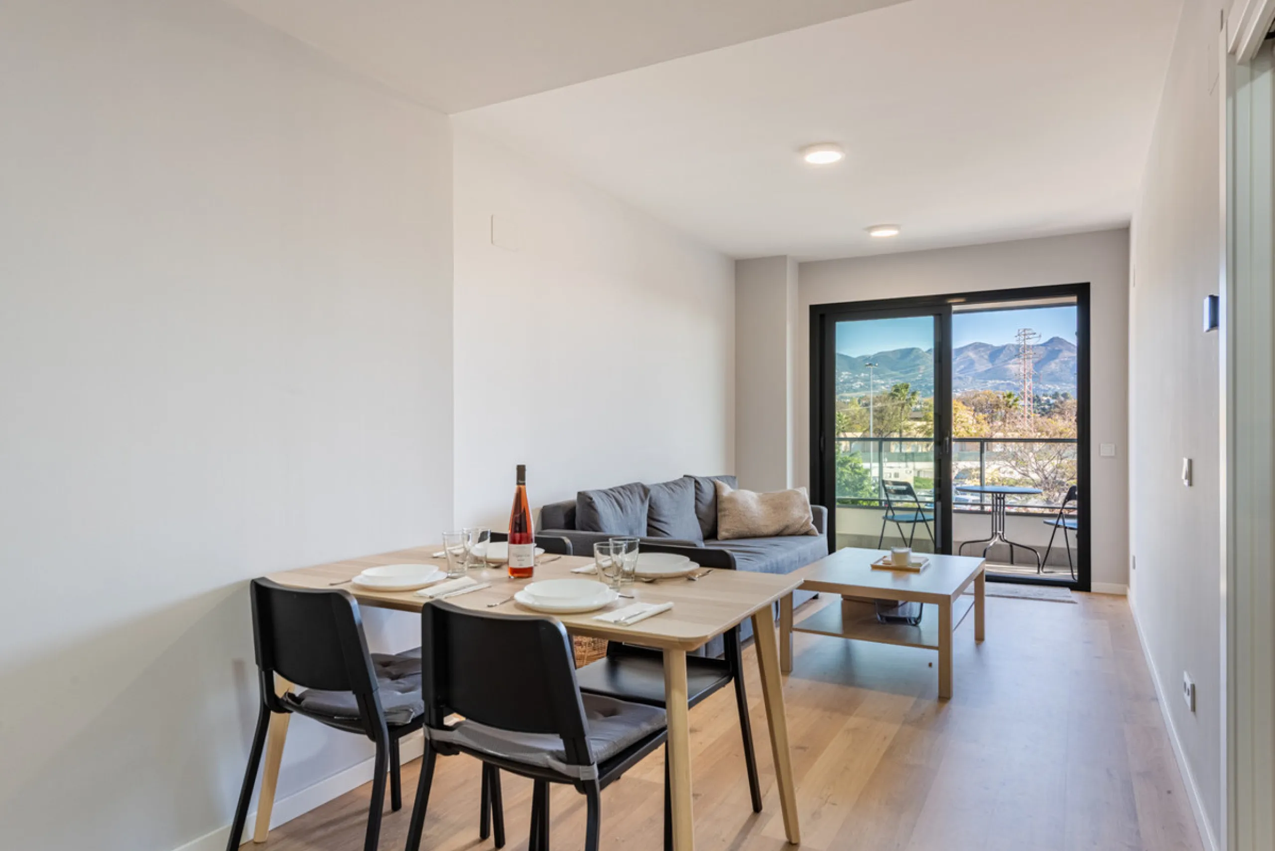 Apartment - Middle Floor Apartment в продаже в Mijas, Málaga. В доме 3 спален и 2 ванных комнат. Площадь дома 98 м²