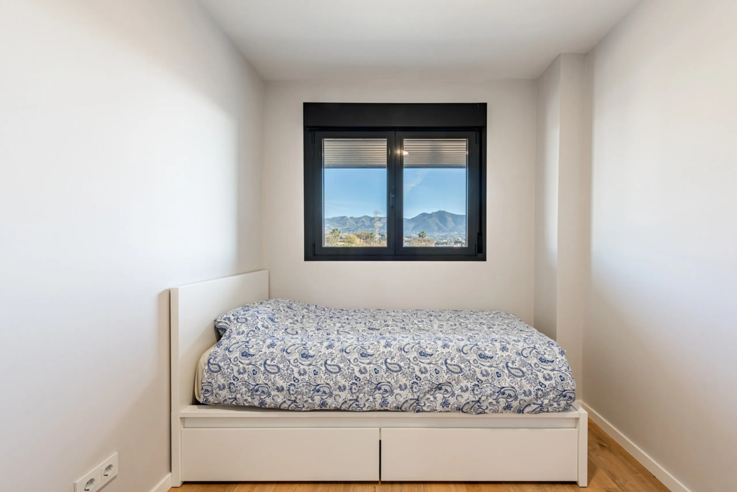 Apartment - Middle Floor Apartment в продаже в Mijas, Málaga. В доме 3 спален и 2 ванных комнат. Площадь дома 98 м²